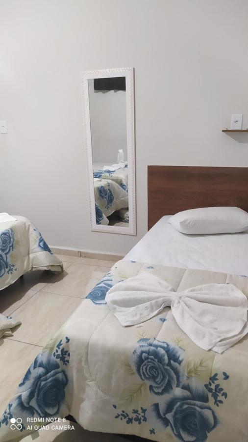 Quarto com tv,ar,frigobar,wifi e garagem Aparecida  Esterno foto